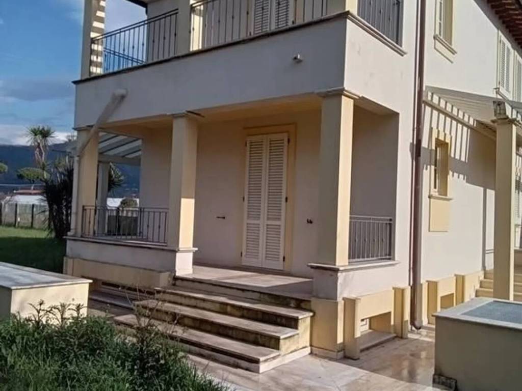 casa indipendente in vendita a Camaiore in zona Capezzano Pianore