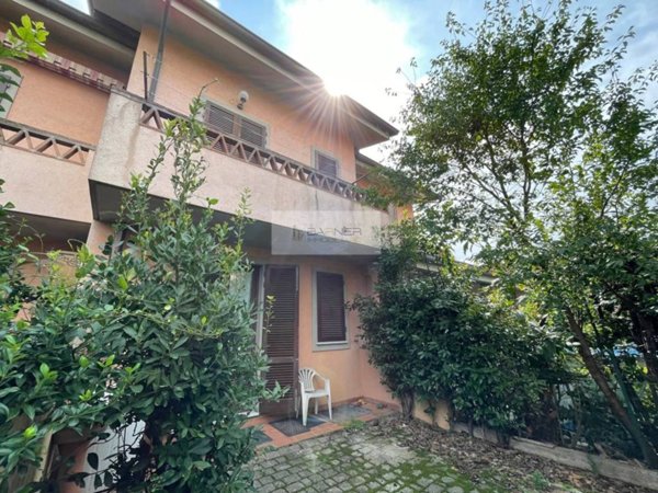 casa indipendente in vendita a Camaiore in zona Capezzano Pianore