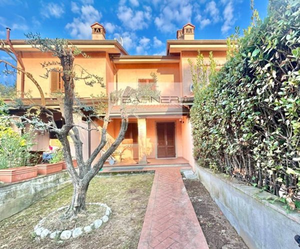 casa indipendente in vendita a Camaiore in zona Capezzano Pianore