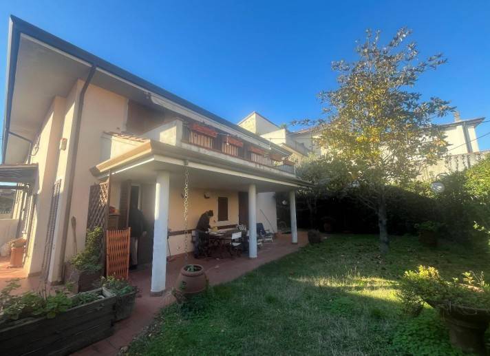 appartamento in vendita a Camaiore in zona Lido di Camaiore