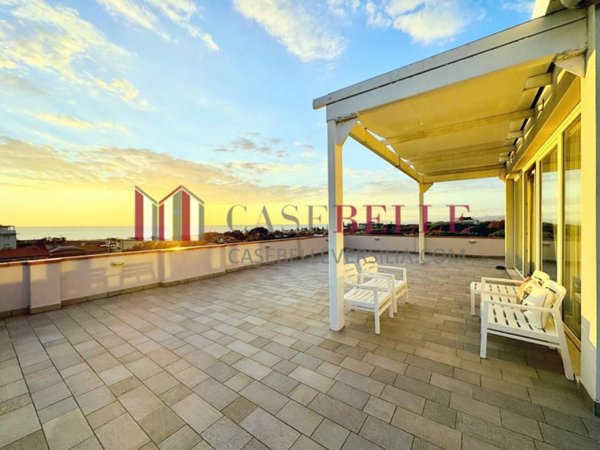 appartamento in vendita a Camaiore in zona Lido di Camaiore