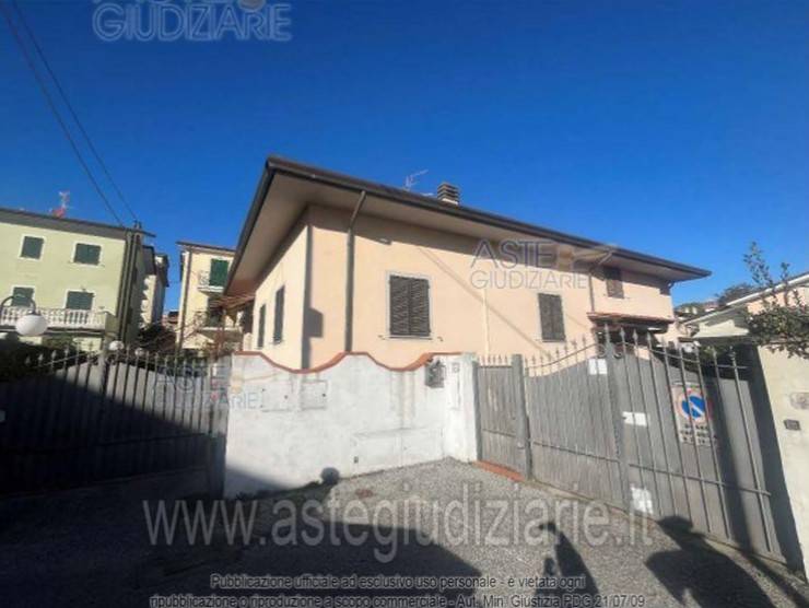 casa indipendente in vendita a Camaiore in zona Lido di Camaiore