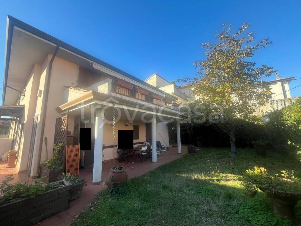 casa indipendente in vendita a Camaiore in zona Lido di Camaiore