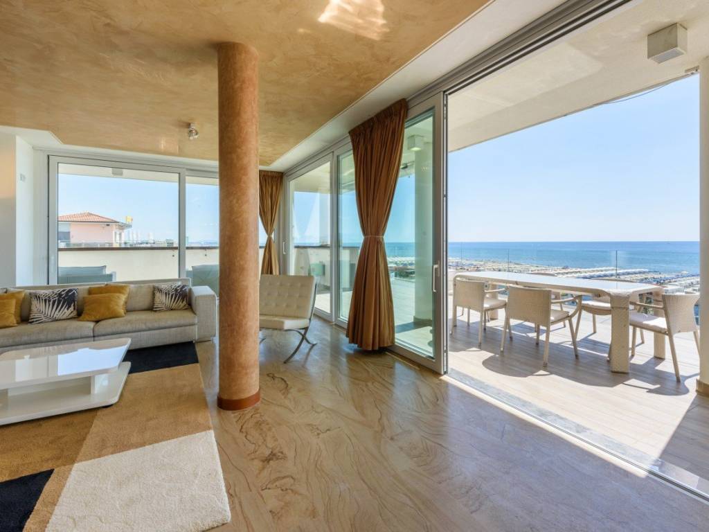 appartamento in vendita a Camaiore in zona Lido di Camaiore