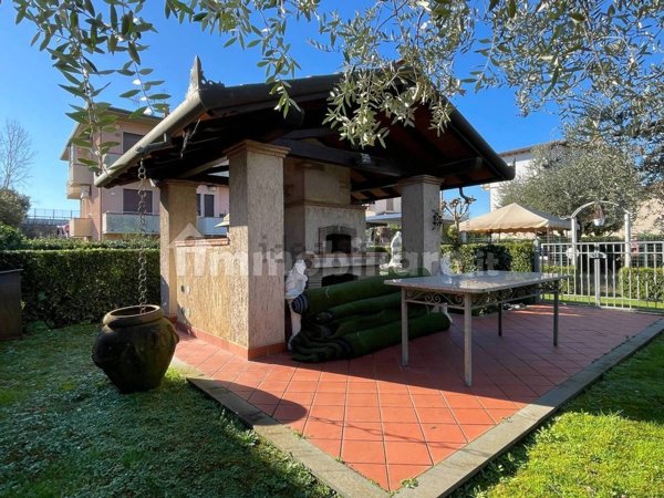 appartamento in vendita a Camaiore in zona Lido di Camaiore