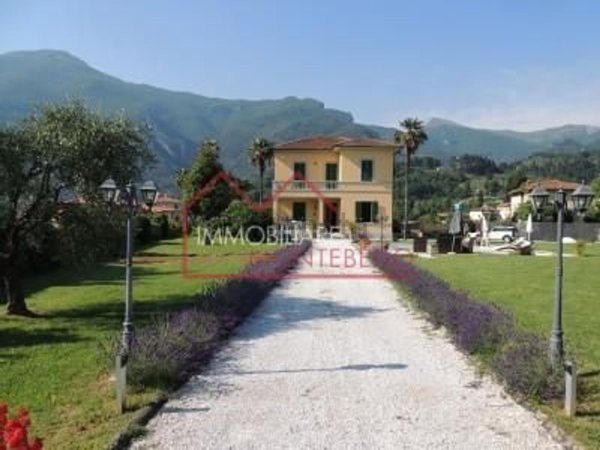 casa indipendente in vendita a Camaiore