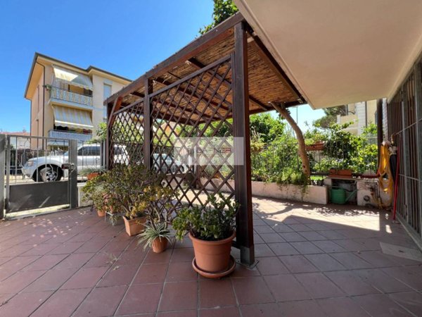 appartamento in vendita a Camaiore in zona Lido di Camaiore