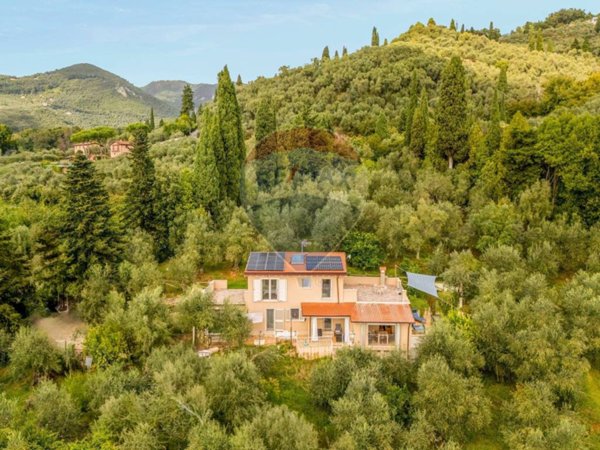casa indipendente in vendita a Camaiore in zona Lido di Camaiore