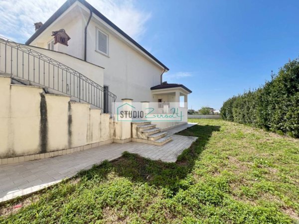 casa indipendente in vendita a Camaiore in zona Capezzano Pianore