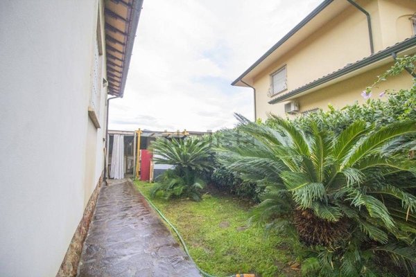 casa indipendente in vendita a Camaiore
