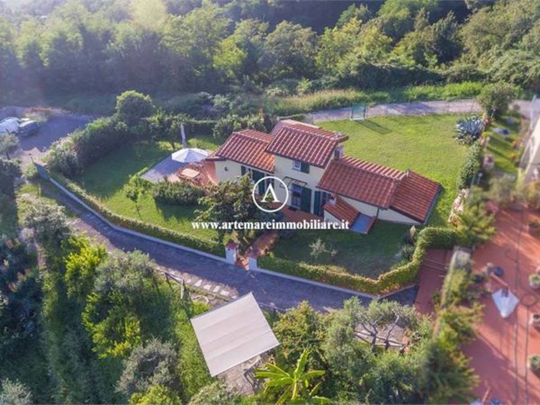 casa indipendente in vendita a Camaiore in zona Santa Lucia