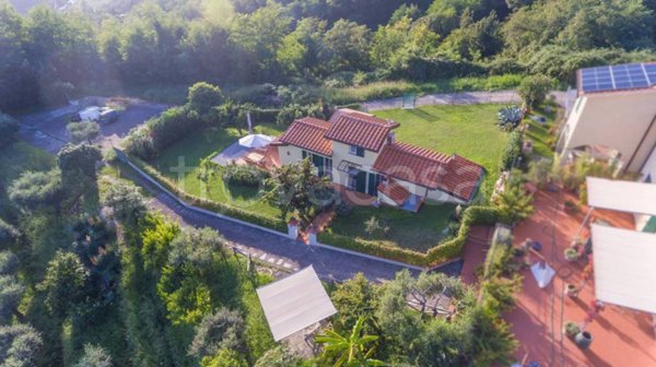 casa indipendente in vendita a Camaiore in zona Santa Lucia