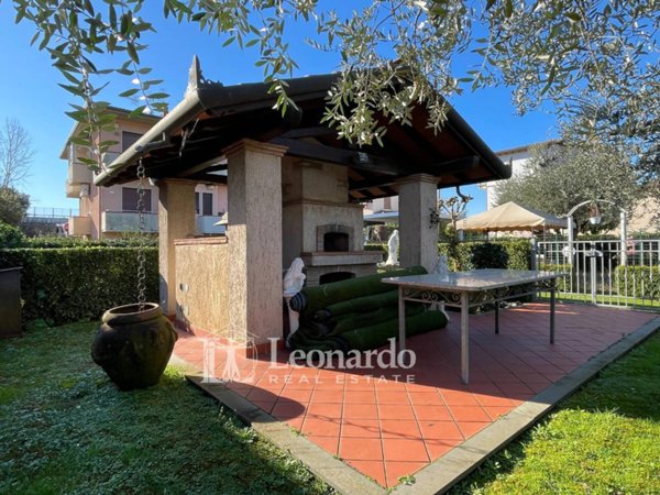 appartamento in vendita a Camaiore in zona Lido di Camaiore