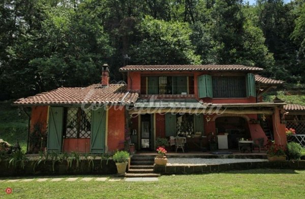 pentavano in vendita a Camaiore in zona Monteggiori