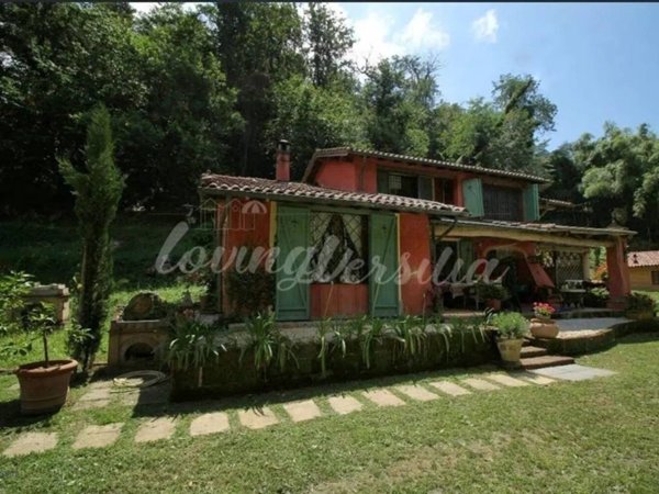 casa indipendente in vendita a Camaiore in zona Monteggiori