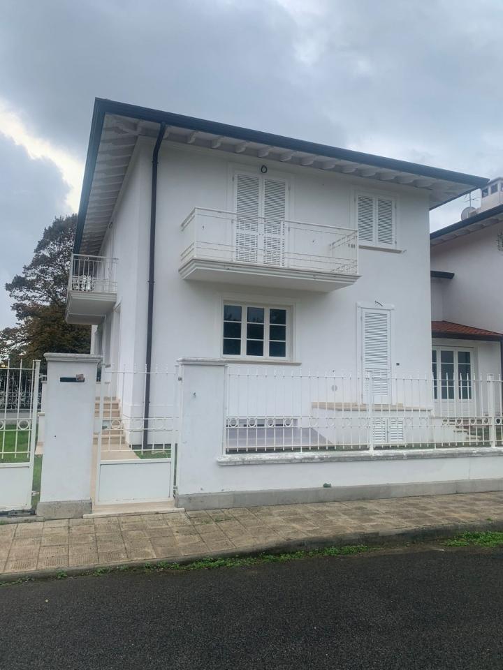 casa indipendente in vendita a Camaiore in zona Lido di Camaiore