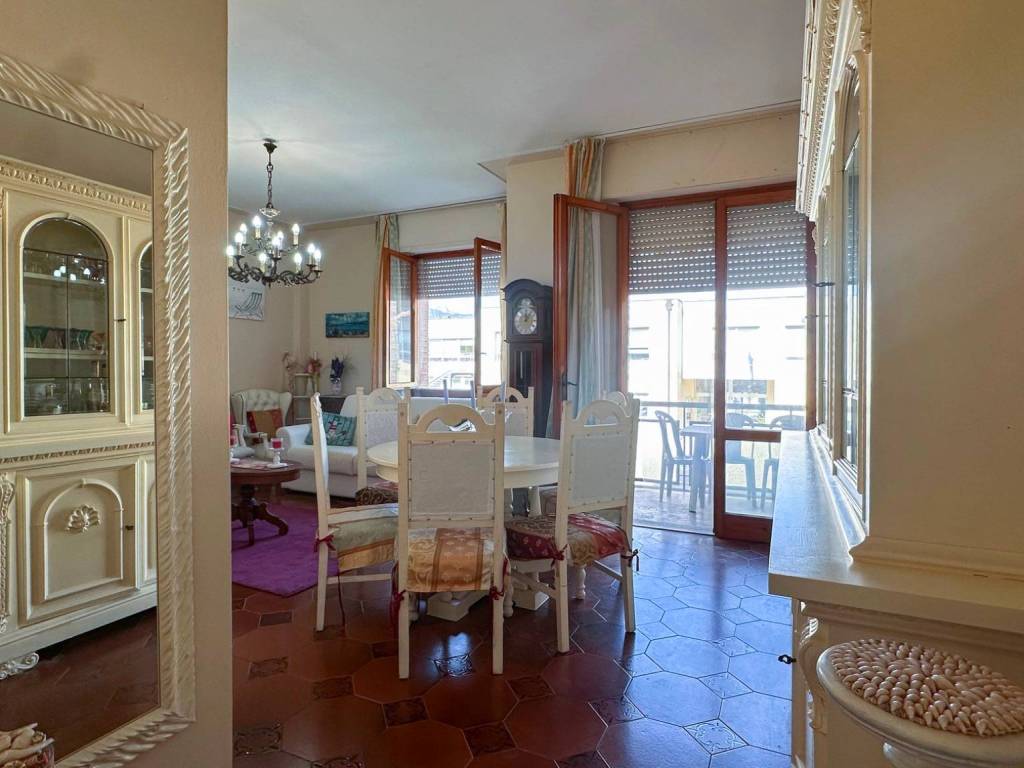 appartamento in vendita a Camaiore in zona Lido di Camaiore