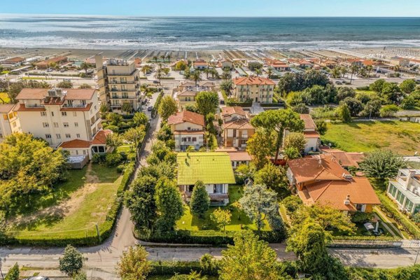 casa indipendente in vendita a Camaiore in zona Lido di Camaiore