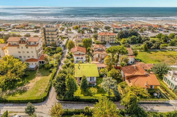 casa indipendente in vendita a Camaiore in zona Lido di Camaiore