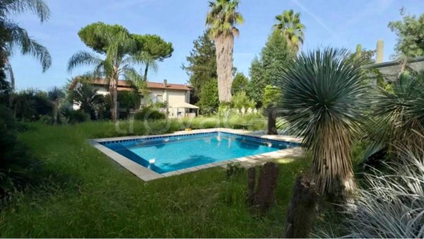 casa indipendente in vendita a Camaiore