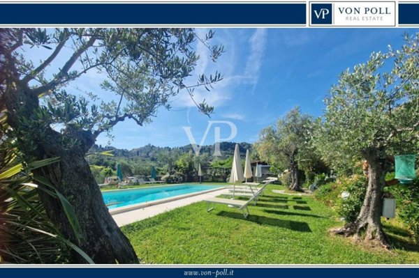 casa indipendente in vendita a Camaiore