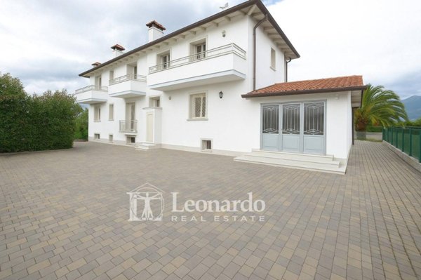 casa indipendente in vendita a Camaiore in zona Capezzano Pianore