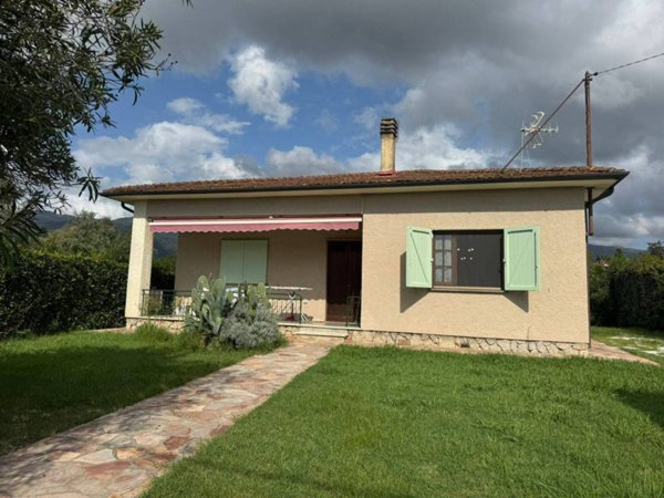 casa indipendente in vendita a Camaiore in zona Capezzano Pianore