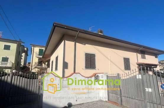 casa indipendente in vendita a Camaiore in zona Lido di Camaiore