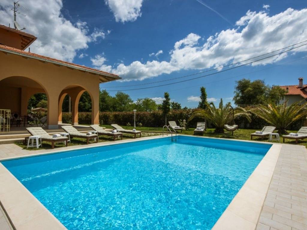 casa indipendente in vendita a Camaiore in zona Pedona