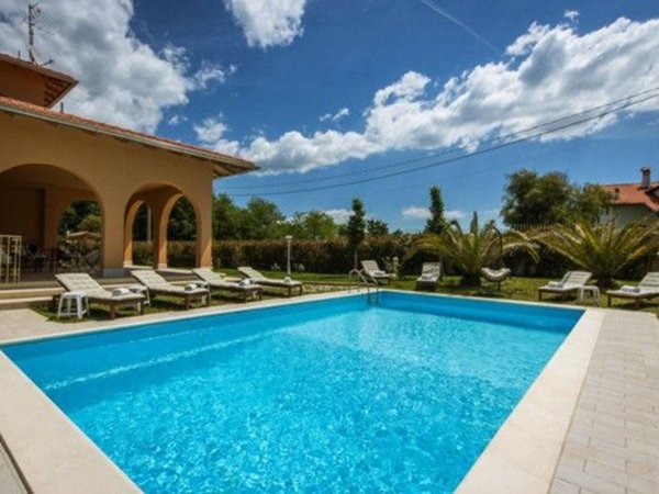 casa indipendente in vendita a Camaiore in zona Pedona