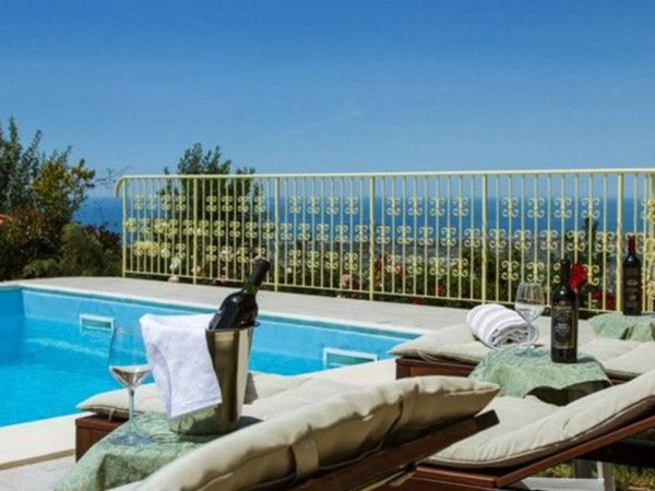 casa indipendente in vendita a Camaiore in zona Pedona