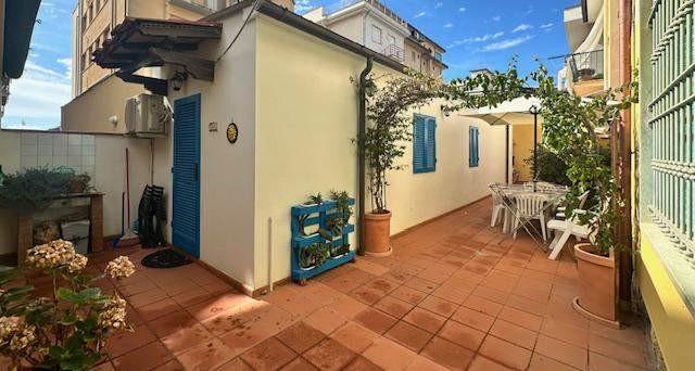 appartamento in vendita a Camaiore in zona Lido di Camaiore