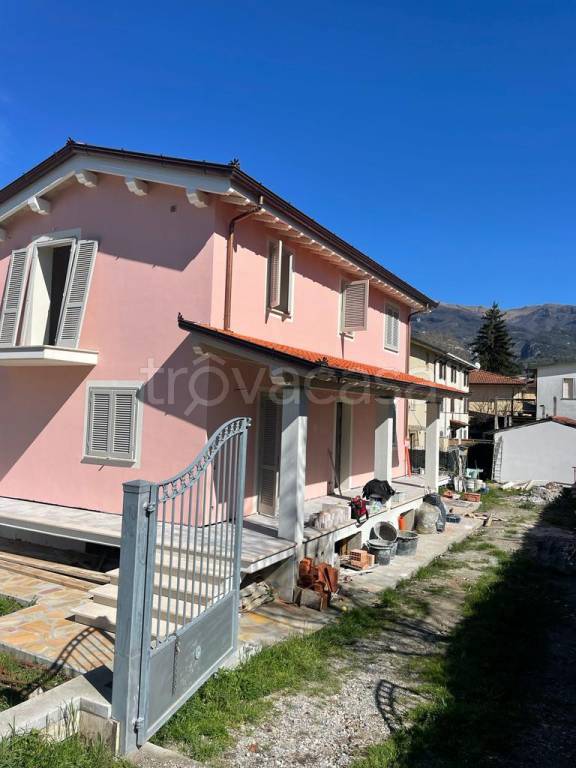 casa indipendente in vendita a Camaiore