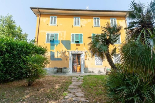 casa indipendente in vendita a Camaiore