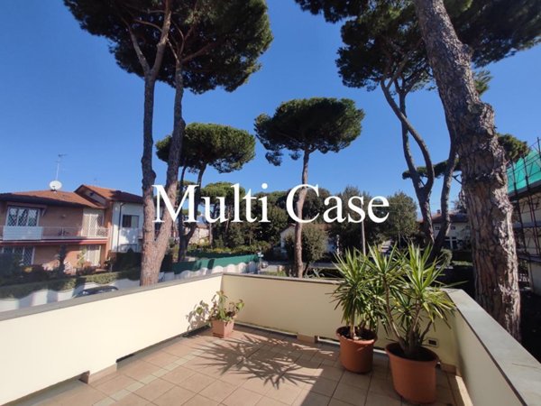 casa indipendente in vendita a Camaiore in zona Lido di Camaiore