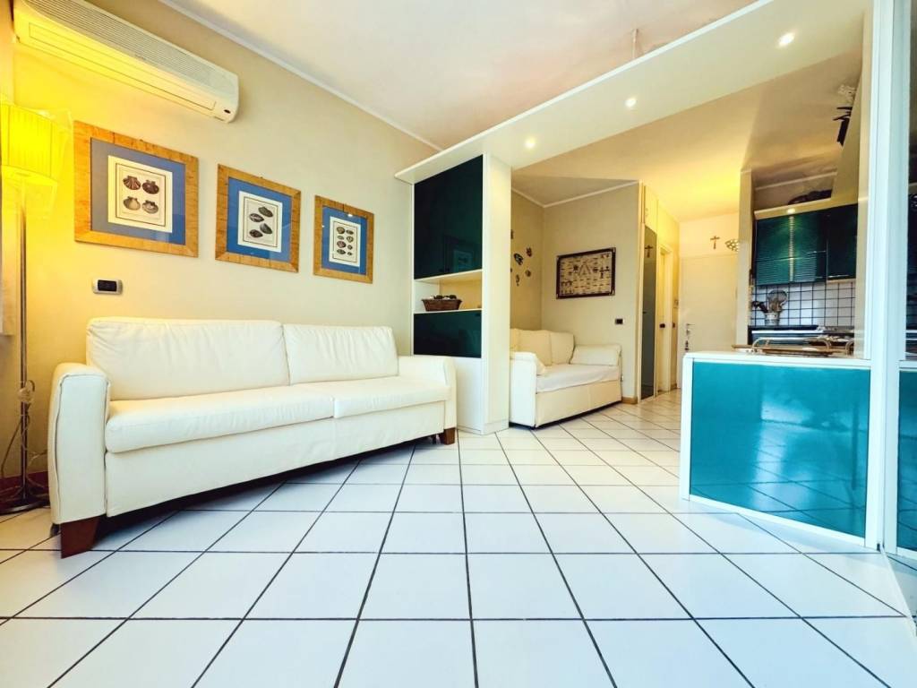 appartamento in vendita a Camaiore in zona Lido di Camaiore