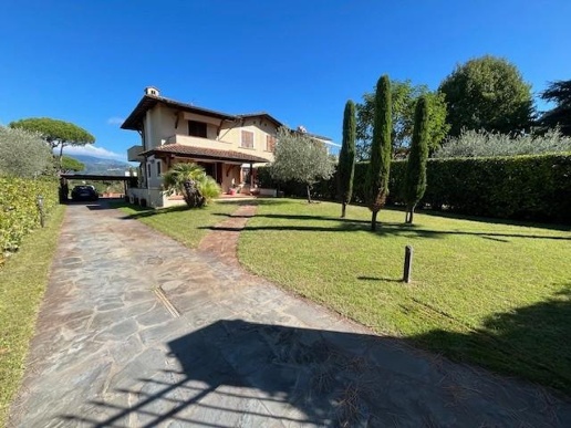 casa indipendente in vendita a Camaiore in zona Lido di Camaiore