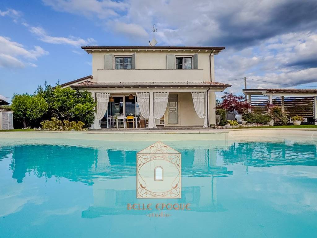 casa indipendente in vendita a Camaiore in zona Capezzano Pianore