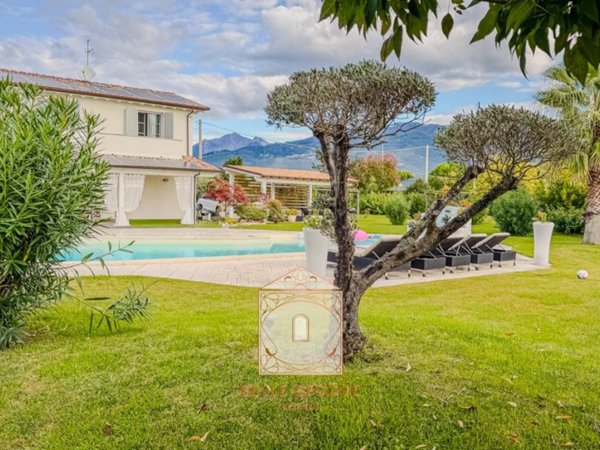 casa indipendente in vendita a Camaiore in zona Capezzano Pianore