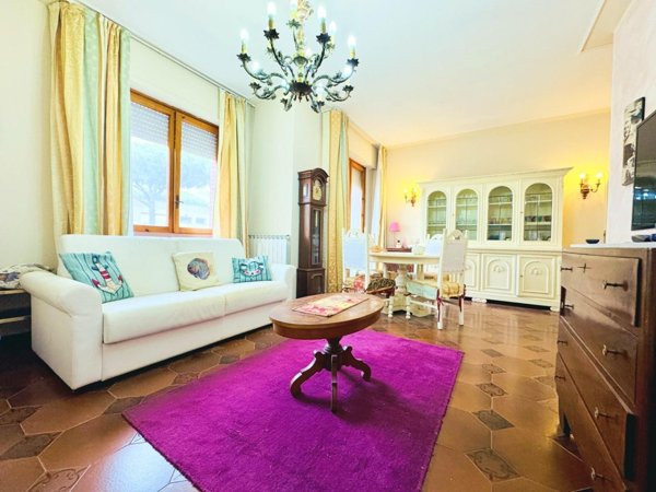 appartamento in vendita a Camaiore in zona Lido di Camaiore