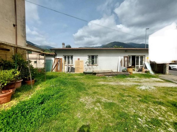 casa indipendente in vendita a Camaiore
