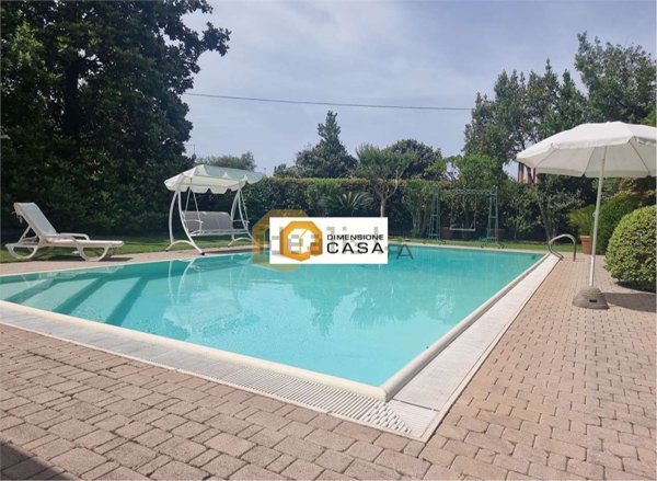 casa indipendente in vendita a Camaiore