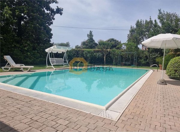 casa indipendente in vendita a Camaiore