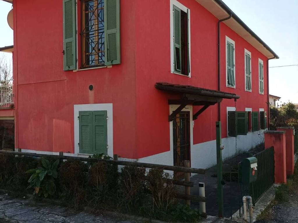casa indipendente in vendita a Camaiore in zona Capezzano Pianore