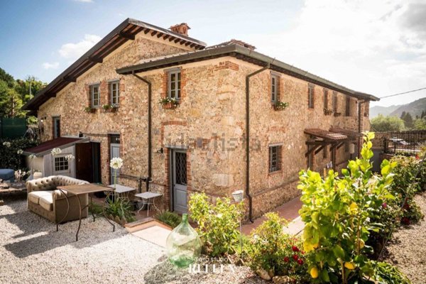 appartamento in vendita a Camaiore in zona Lombrici