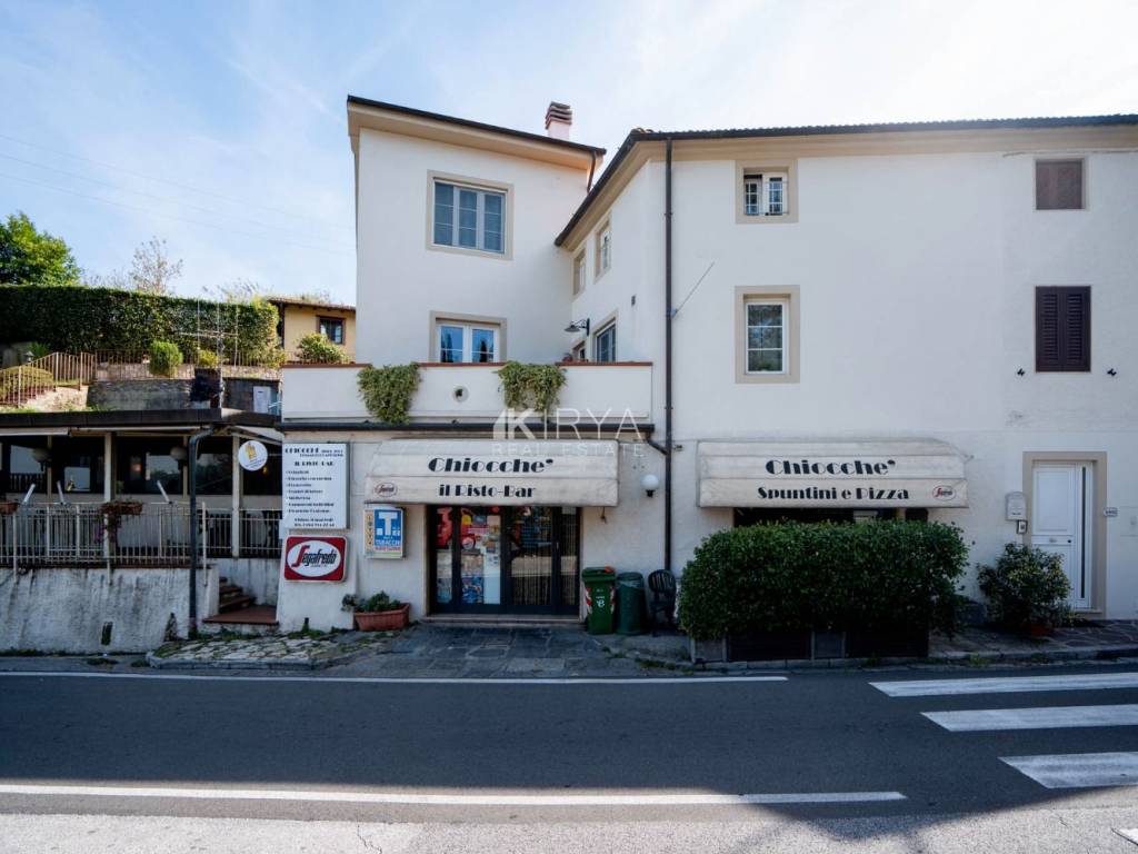 negozio in vendita a Camaiore in zona Montemagno