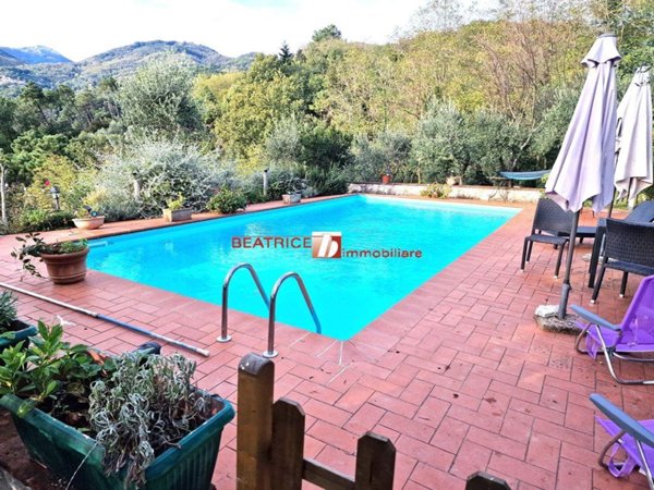 casa indipendente in vendita a Camaiore