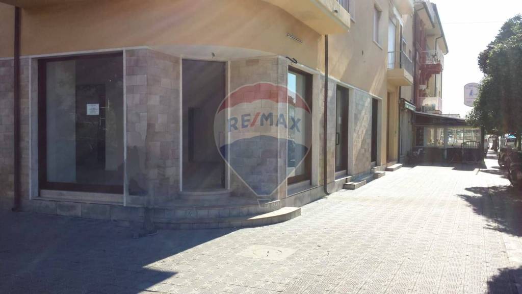 negozio in vendita a Camaiore