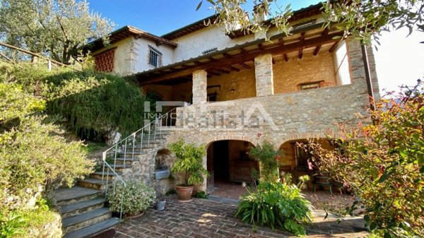 casale in vendita a Camaiore