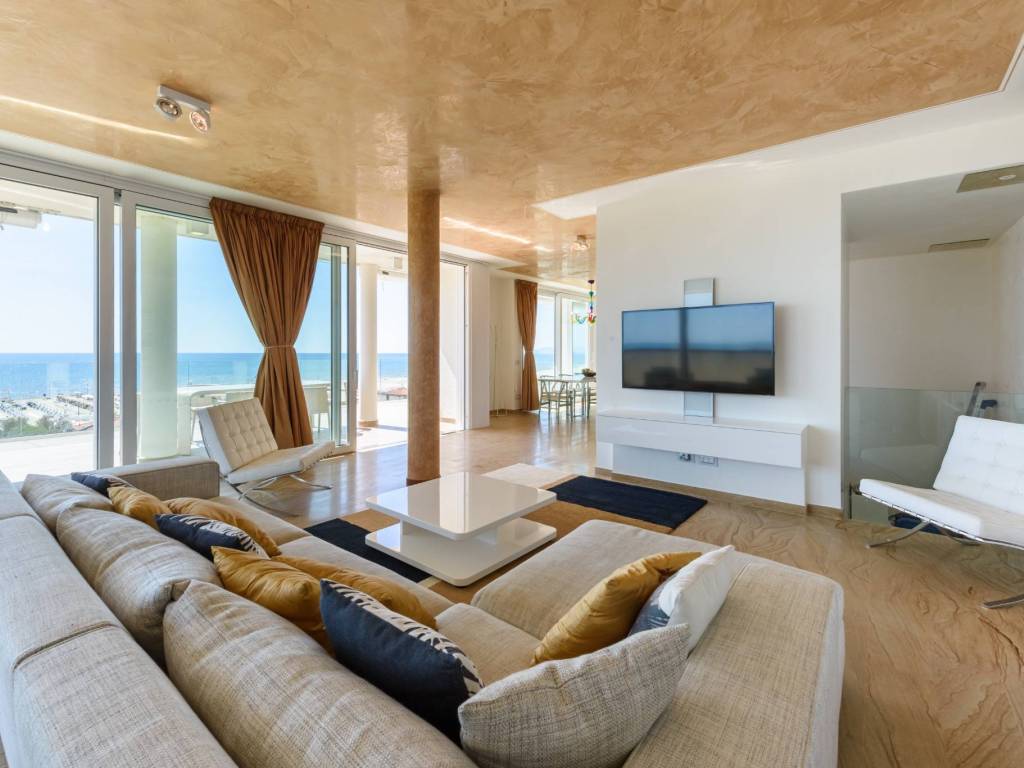 appartamento in vendita a Camaiore in zona Lido di Camaiore